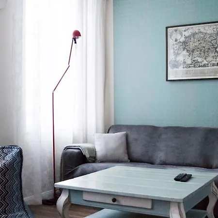 Bohemian 2 Level Attic Appartement
